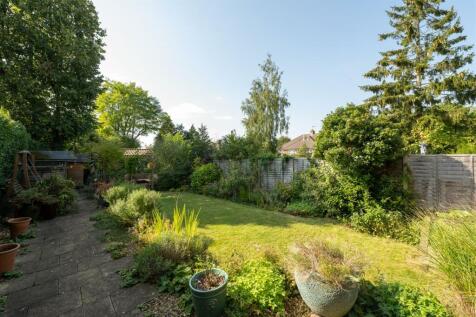 26 Queenswood Drive, Hitchin-43.jpg