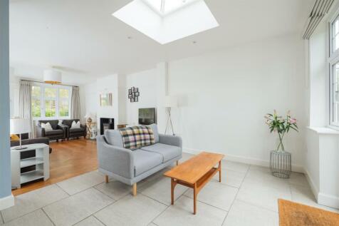 3 Coach Drive, Hitchin-10.jpg