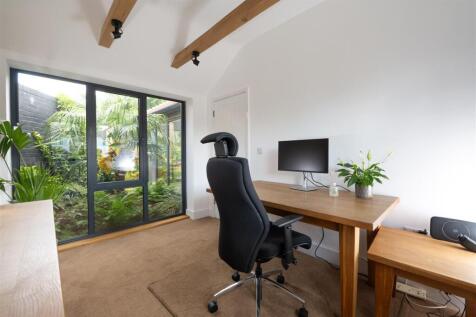26 Dale Close, Hitchin-40.jpg