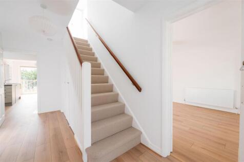 18 Lindsay Avenue, Hitchin-11.jpg