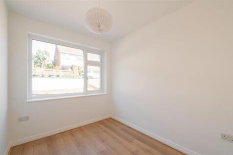 18 Lindsay Avenue, Hitchin-12.jpg