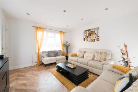 27 Coleridge Close-02.jpg