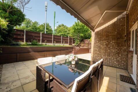 27 Coleridge Close-23.jpg