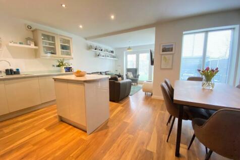 LIVING KITCHEN