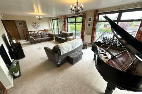 LARGE LOUNGE