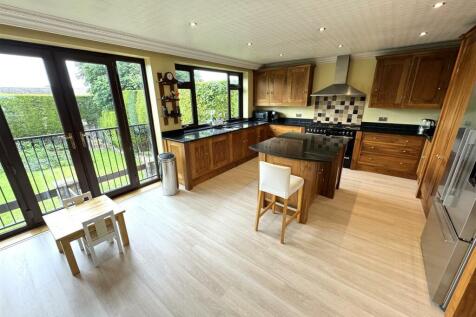 LIVING KITCHEN
