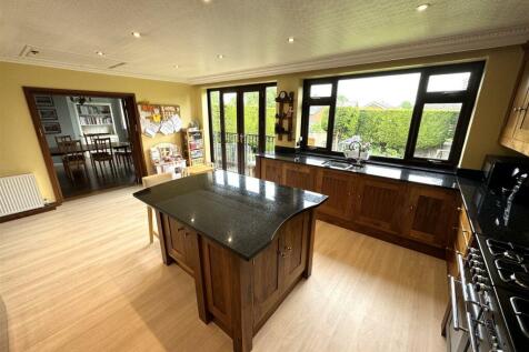 LIVING KITCHEN