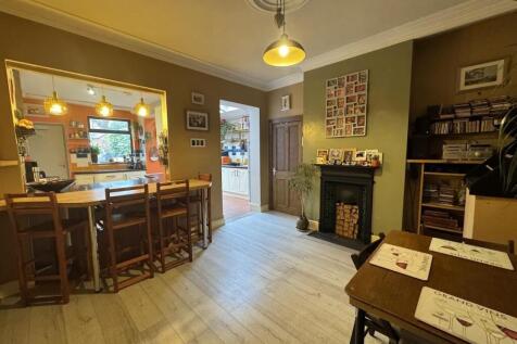 OPEN PLAN LIVING DINING KITCHEN