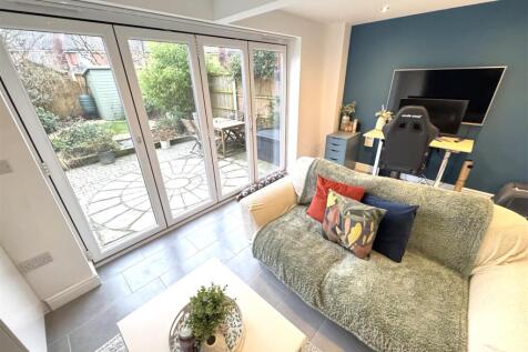 GROUND FLOOR BEDROOM THREE/STUDY/PLAYROOM