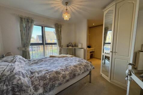 PRIMARY BEDROOM SUITE