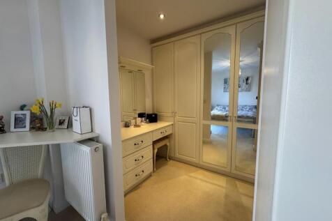 DRESSING ROOM