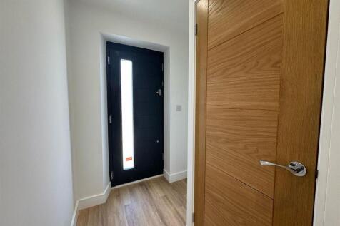 EXTENDED ENTRANCE HALLWAY