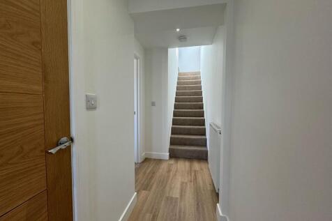 EXTENDED ENTRANCE HALLWAY