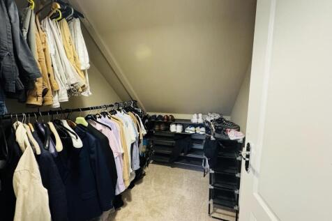 DRESSING ROOM