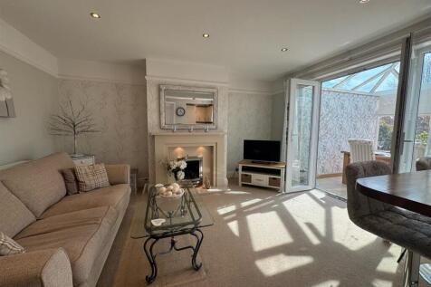 LIVING DINING AREA