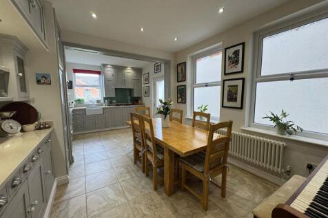LIVING KITCHEN
