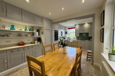 LIVING KITCHEN