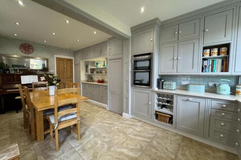 LIVING KITCHEN
