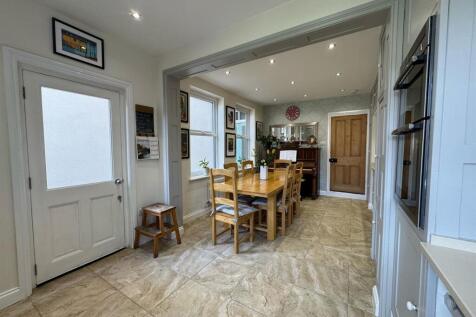 LIVING KITCHEN