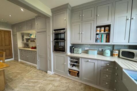 LIVING KITCHEN