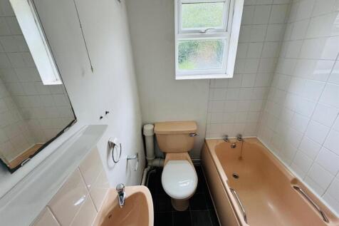 GROUND FLOOR BATHROOM