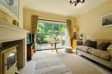 REAR SITTING ROOM/DINING ROOM