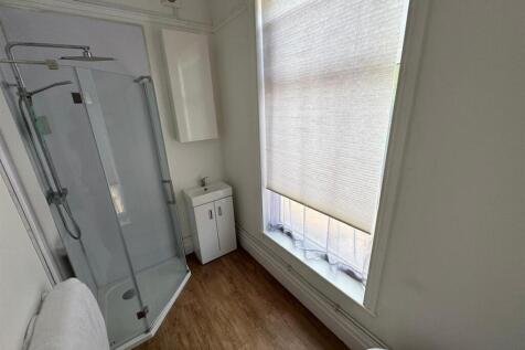 GROUND FLOOR SHOWER ROOM