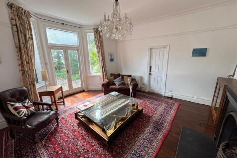 REAR SITTING ROOM/DINING ROOM
