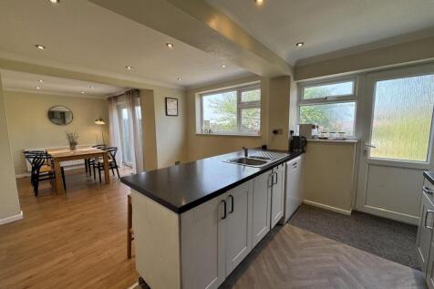 OPEN PLAN LIVING DINING KITCHEN