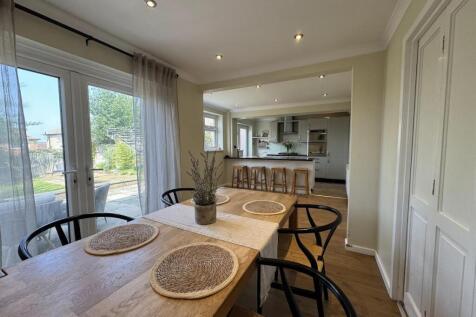 OPEN PLAN LIVING DINING KITCHEN
