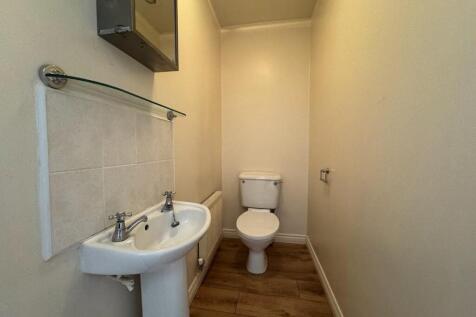 GUEST CLOAKROOM WC