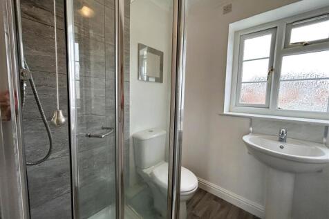 ensuite.JPG