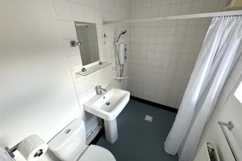 GROUND FLOOR SHOWER ROOM
