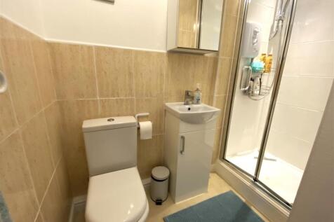 ENSUITE SHOWER ROOM