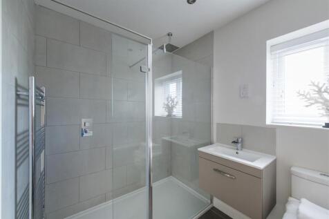 main bathroom 2.jpg