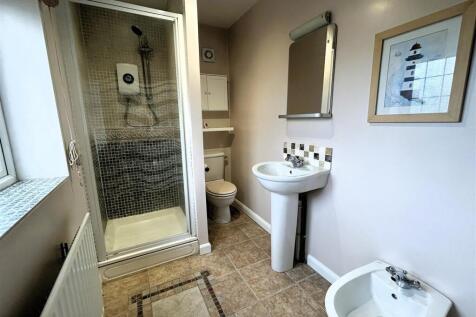 ensuite.JPG