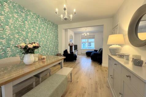 OPEN PLAN LIVING DINING ROOM