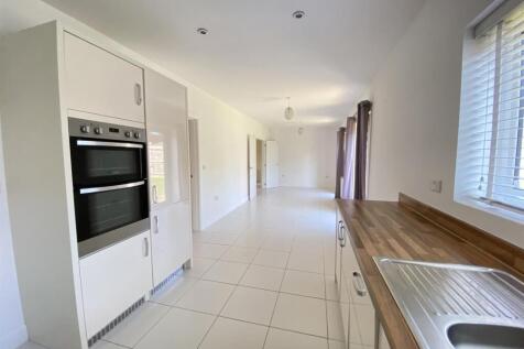 DINING/LIVING KITCHEN