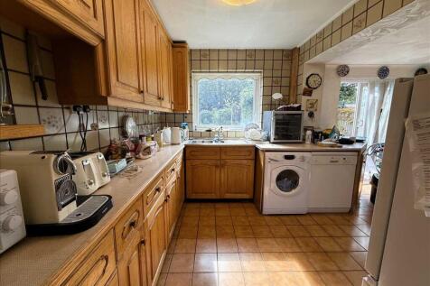 Kitchen / Dining