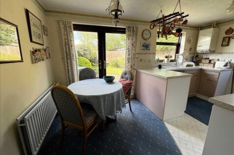 Kitchen / Dining
