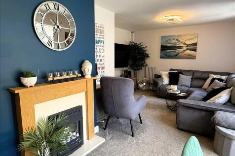 Lounge/Dining Area