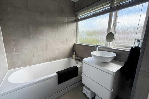 Bath/Shower Room