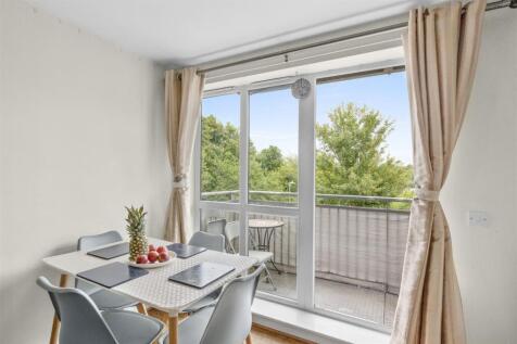 46 Windrush Drive, HP13 7TR-2.jpg