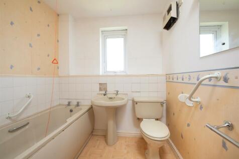 104 Lansdowne Way-13.jpg