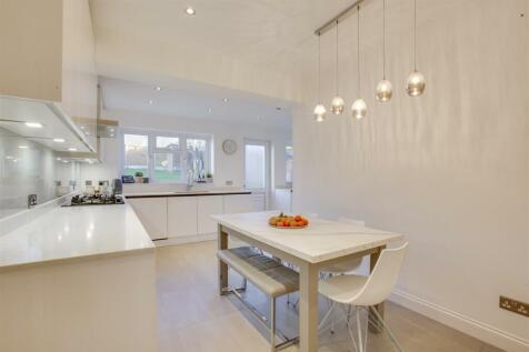20 West Drive, HP13 6JT-10.jpg