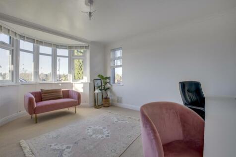 20 West Drive, HP13 6JT-6.jpg