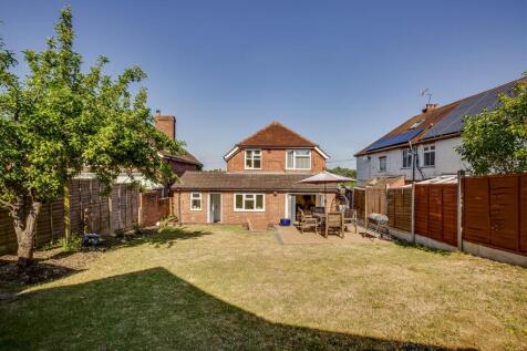 20 West Drive, HP13 6JT-4.jpg
