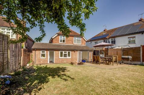 20 West Drive, HP13 6JT-5.jpg
