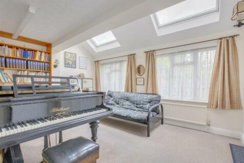 130 Cressex Road, HP12 4TZ-9.jpg