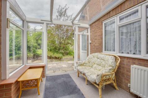 130 Cressex Road, HP12 4TZ-10.jpg